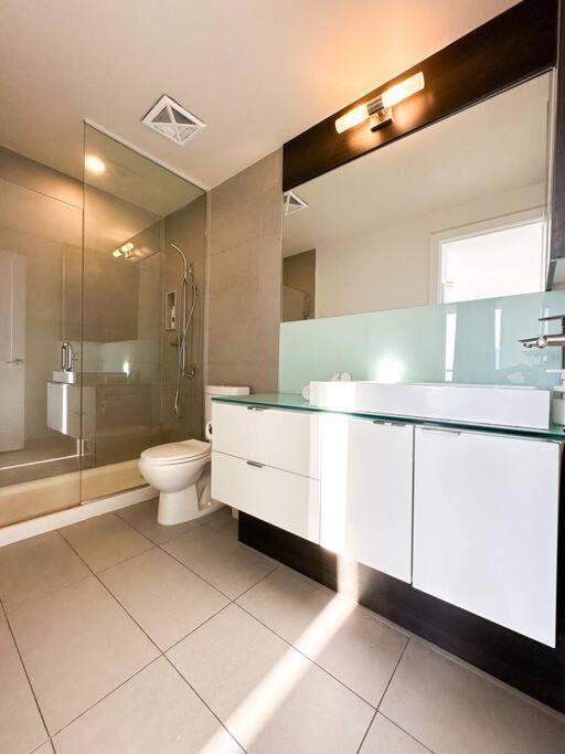Elegant Suites - City Views, Lake View, Free Parking Toronto Luaran gambar
