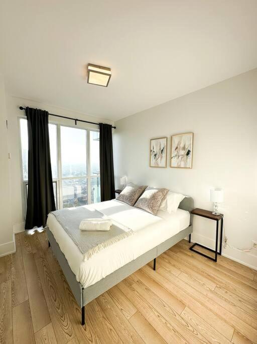 Elegant Suites - City Views, Lake View, Free Parking Toronto Luaran gambar