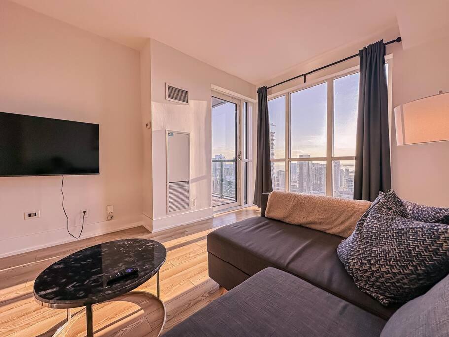 Elegant Suites - City Views, Lake View, Free Parking Toronto Luaran gambar