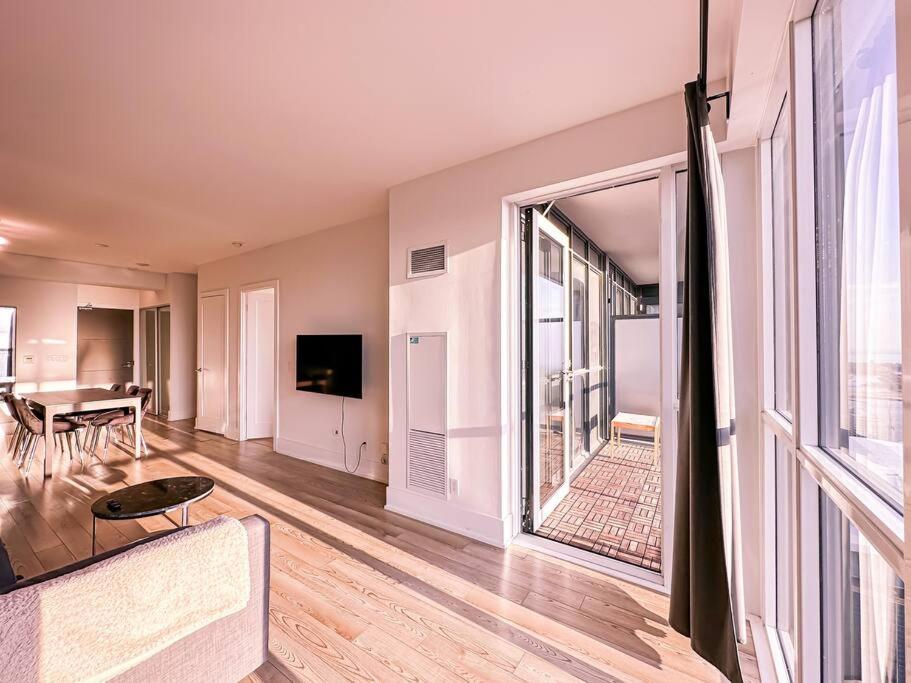 Elegant Suites - City Views, Lake View, Free Parking Toronto Luaran gambar