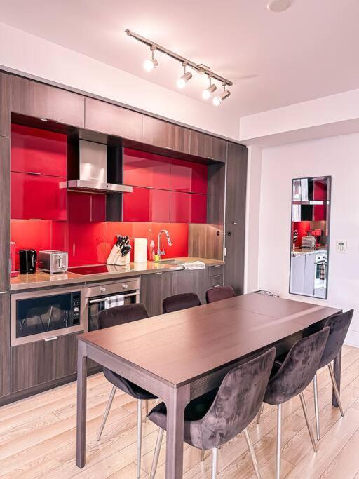 Elegant Suites - City Views, Lake View, Free Parking Toronto Luaran gambar